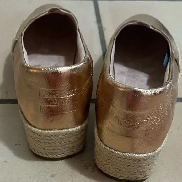 Toms Rose Gold Platform Espadrilles. NWT. - Picture 7 of 11
